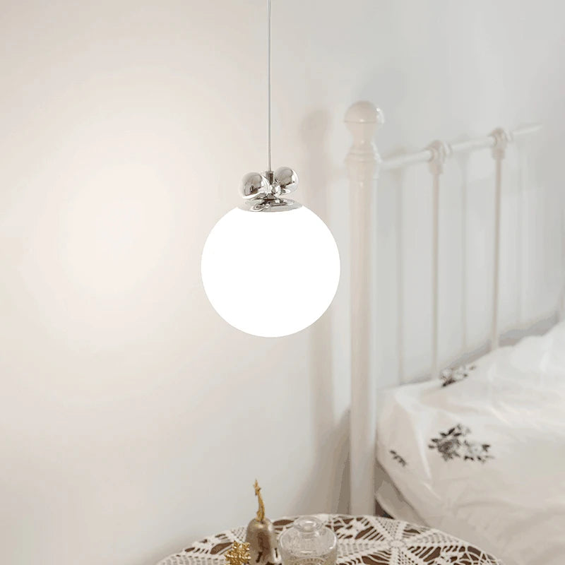 suspension en verre laiteux avec nœud papillon bauhaus led