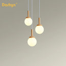 Suspension en bois et verre au design nordique