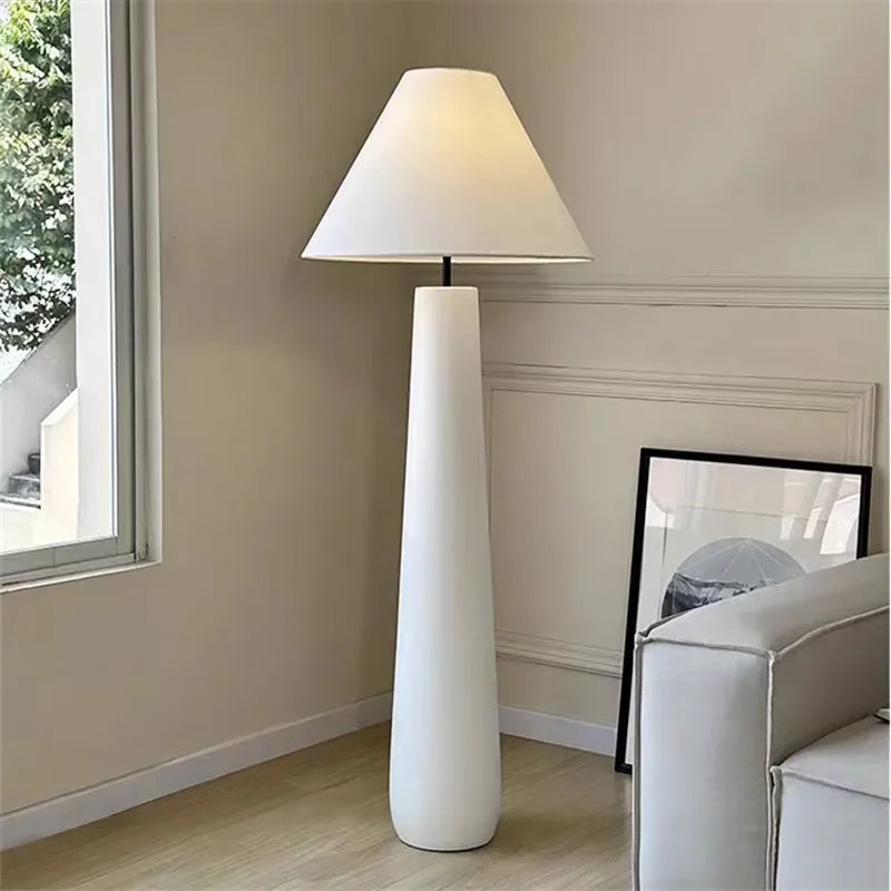 lampe de lecture sur pied style wabi sabi en forme de champignon