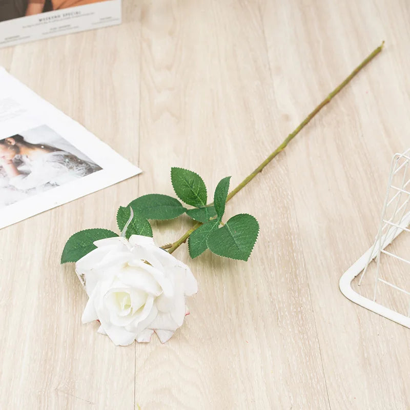 branche de rose artificielle réaliste pour décoration et photographie