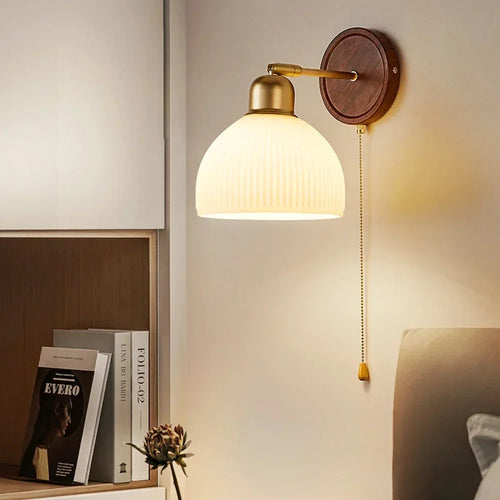 applique murale nordique en verre avec interrupteur décoratif en bois - vue 2 sur 7