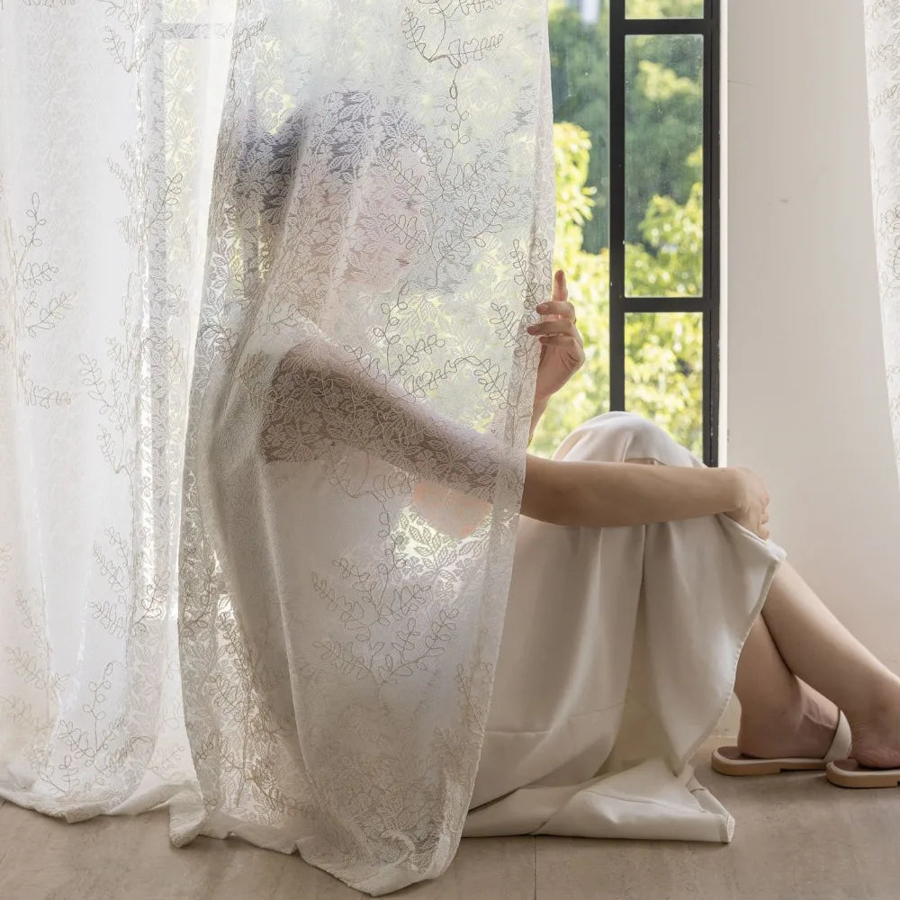 Voilage tulle brodé feuilles pour fenêtre salon cuisine - vue 3 sur 6