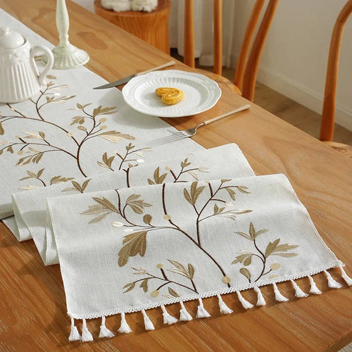 Chemin de table brodé plantes bohème pompons coton - vue 6 sur 5