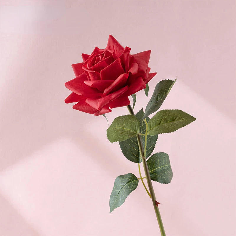 roses artificielles réalistes pour décoration de fête