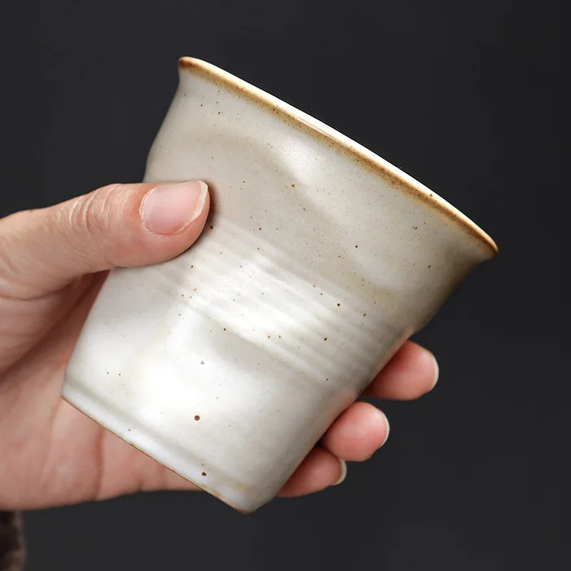 Tasse en gres plissee artisanale style vintage latte - vue 5 sur 7