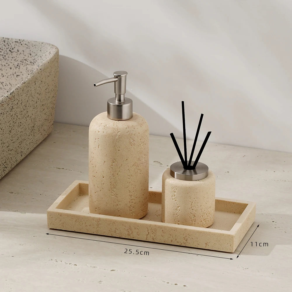 bouteille de désinfectant et accessoires de salle de bain luxe - vue 13 sur 19