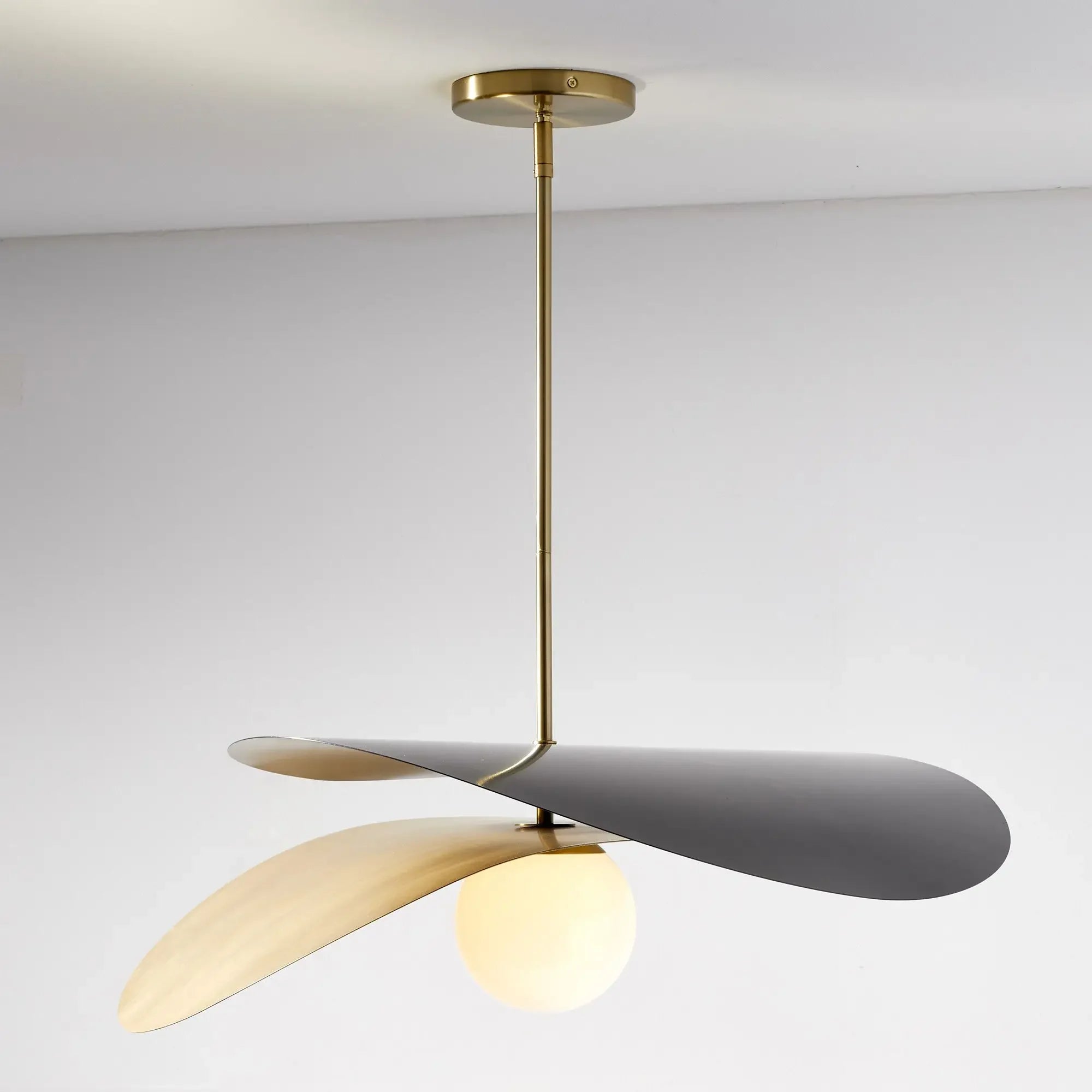 suspension haut de gamme en métal et verre style design artistique - vue 4 sur 6