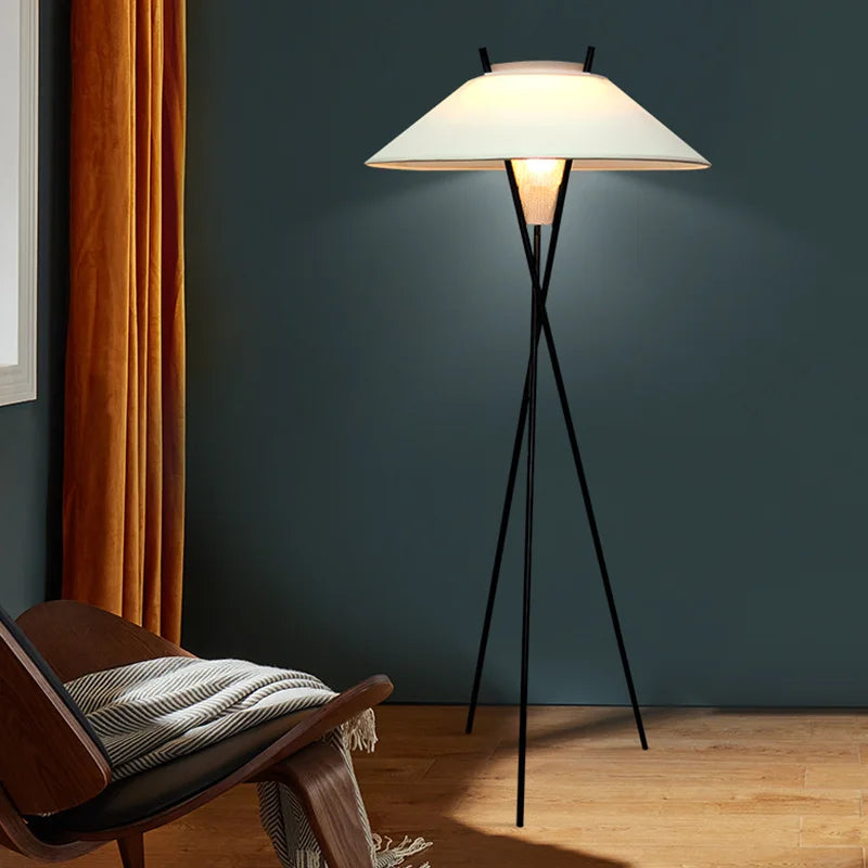 lampadaire triangulaire moderne design italien avec abat-jour vintage - vue 4 sur 7
