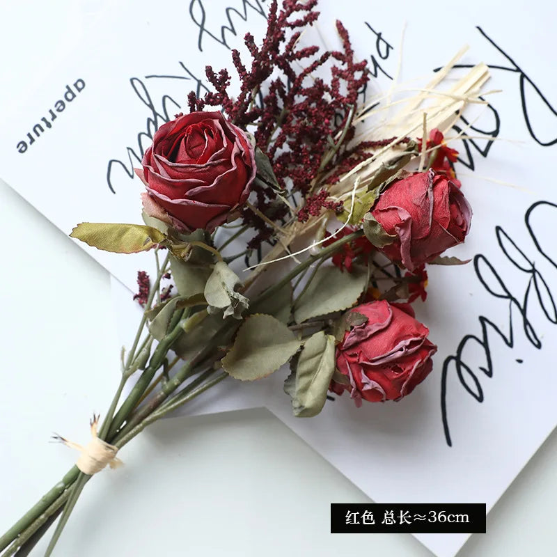 bouquet de roses séchées et pivoines pour décoration rétro automnale - vue 10 sur 13