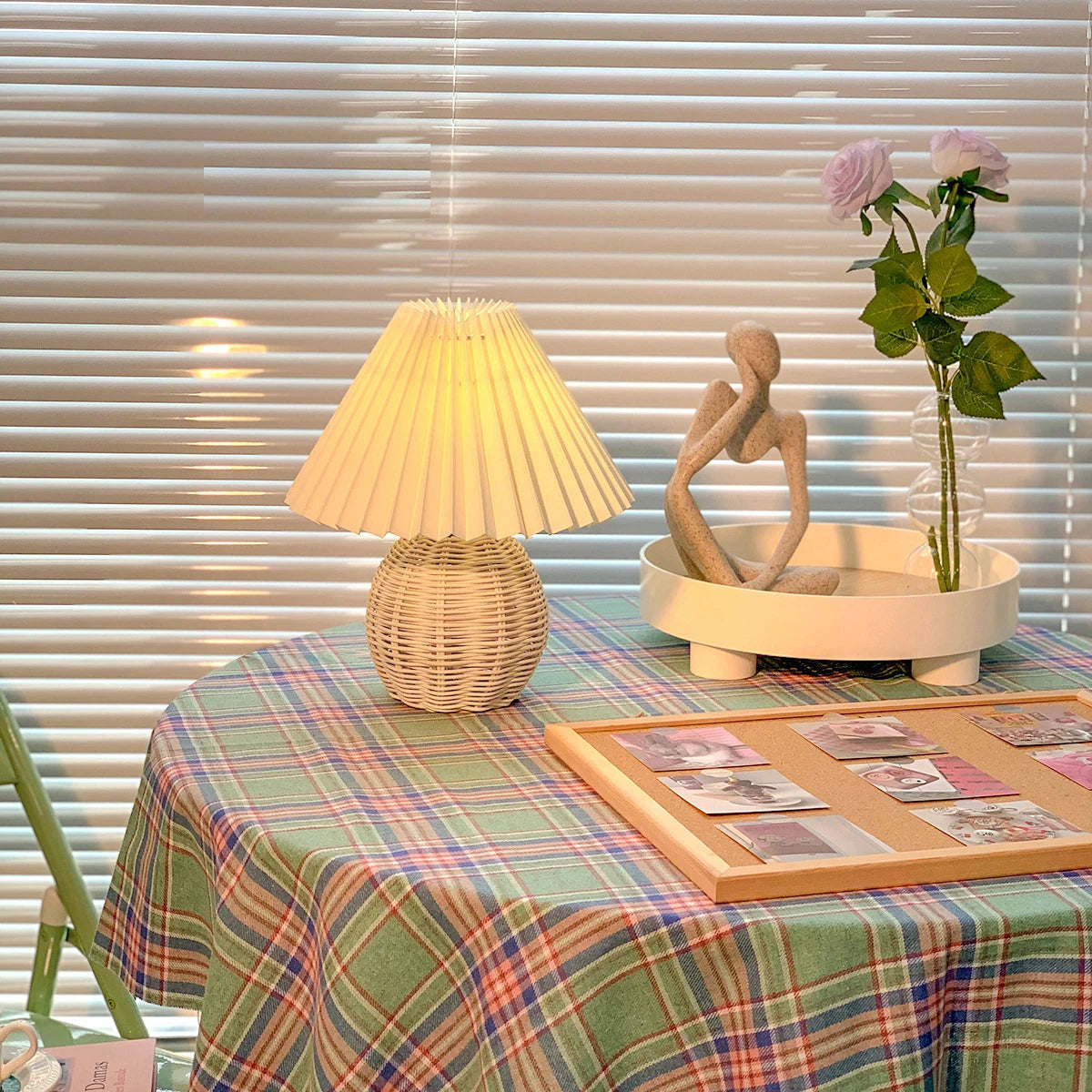 Lampe de Table plissée Vintage en rotin - vue 4 sur 8