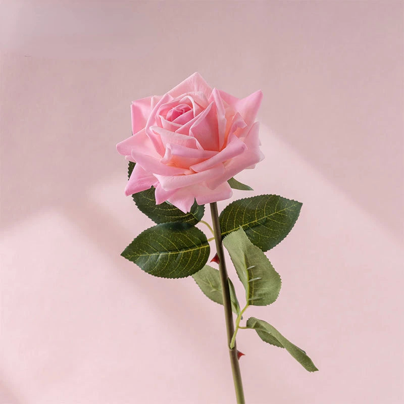 roses artificielles réalistes pour décoration de fête