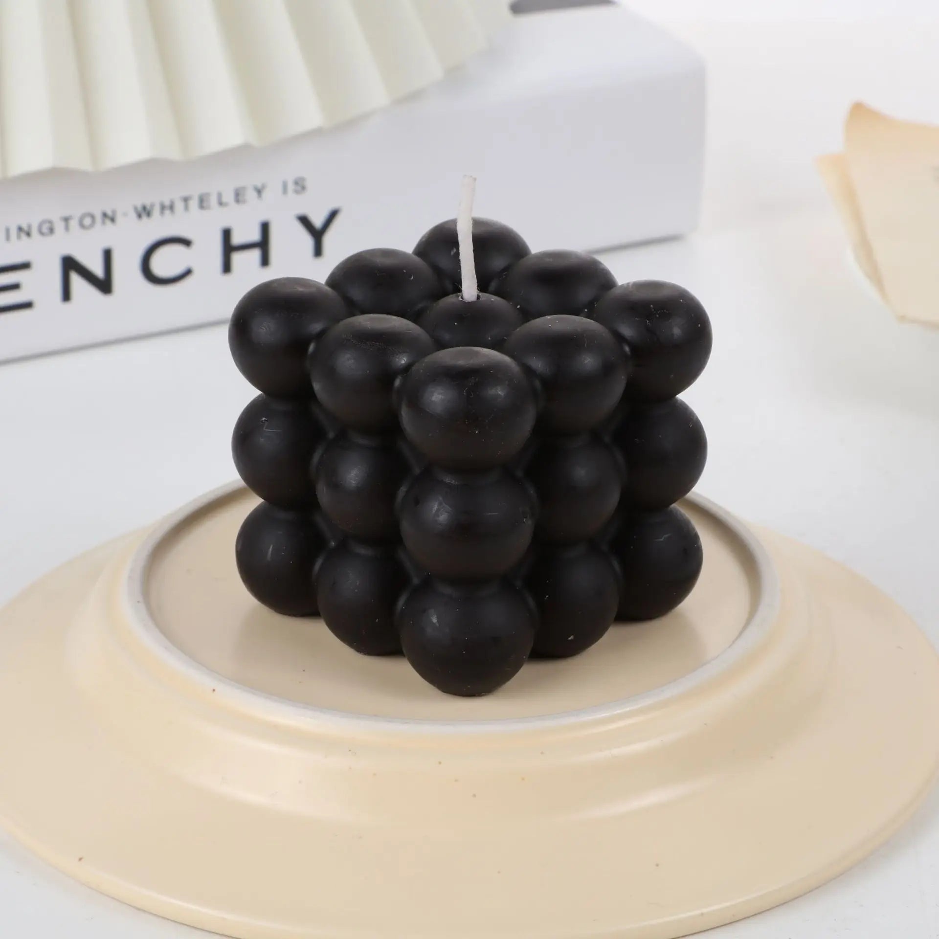 bougie parfumée big cube pour décoration moderne et aromathérapie - vue 37 sur 39