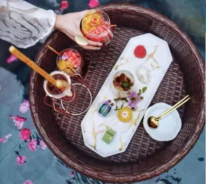 plateau en rotin nordique pour fruits et boissons de piscine