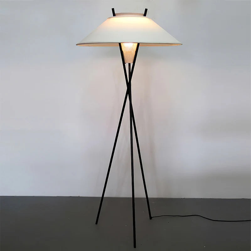 lampadaire triangulaire moderne design italien avec abat-jour vintage - vue 3 sur 7