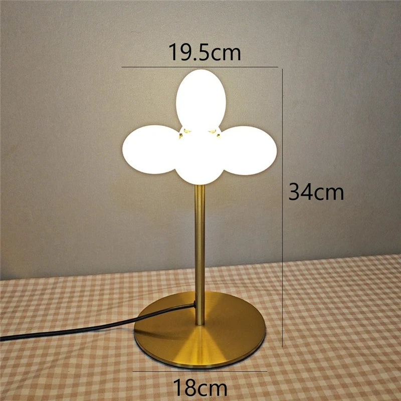 lustre minimaliste en verre forme dœuf pour un éclairage moderne