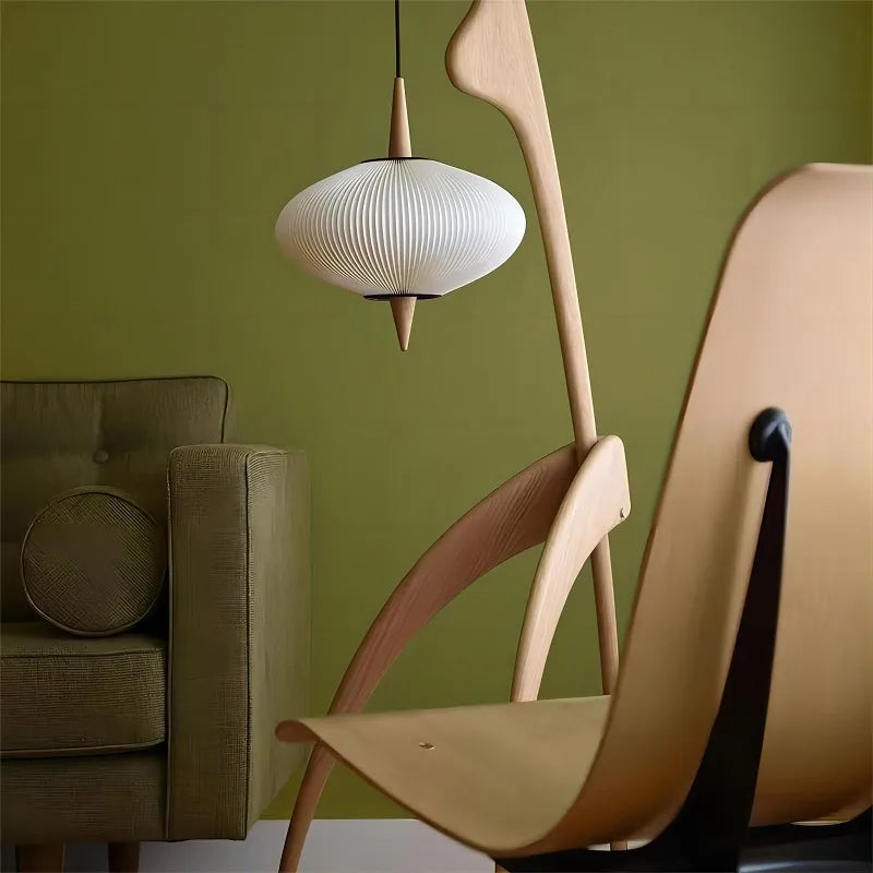 lampadaire design en bois noyer avec lampe suspendue