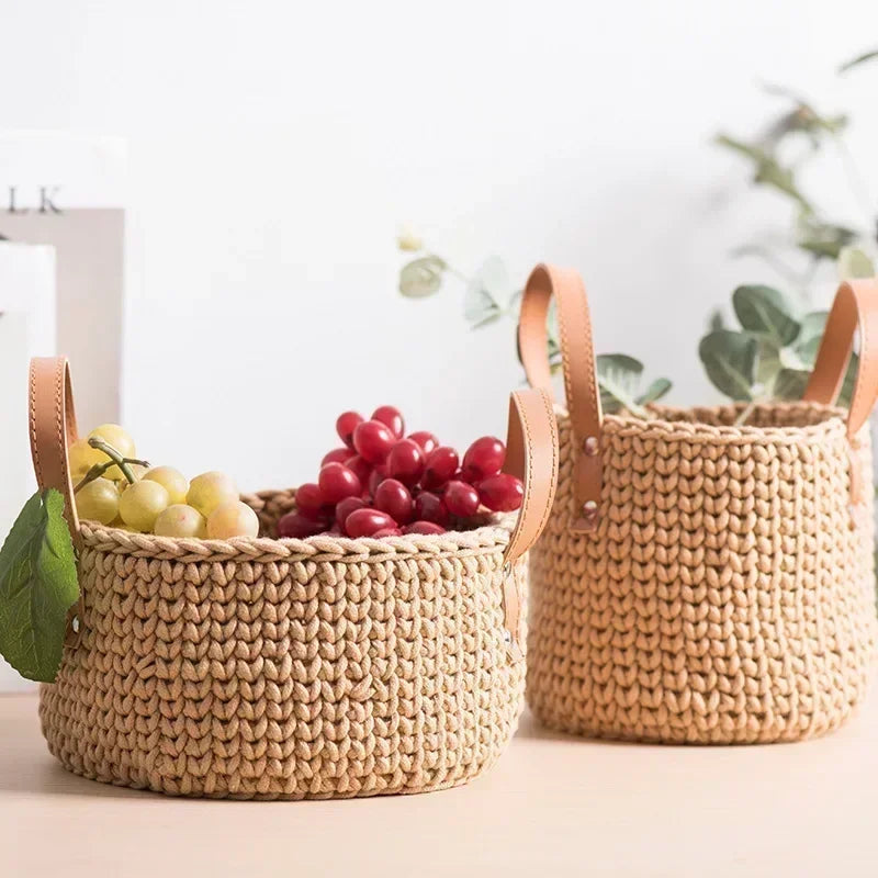panier de rangement tricoté à la main en coton avec poignée en cuir - vue 3 sur 16