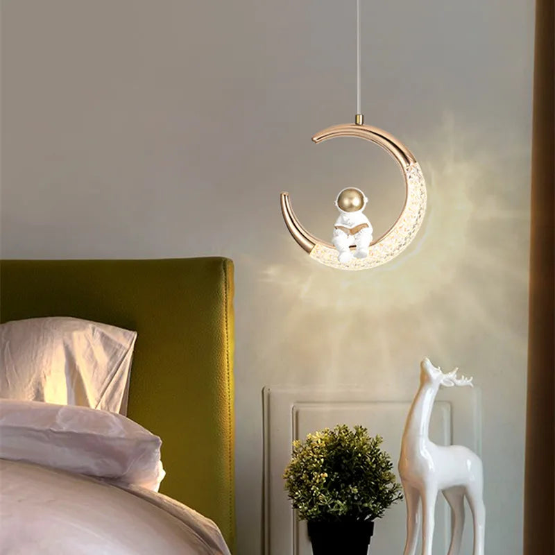 Chambre d'enfant lustre de chevet moderne minimaliste lumière de luxe dessin animé garçon fille chambre lune lampe astronaute petit lustre