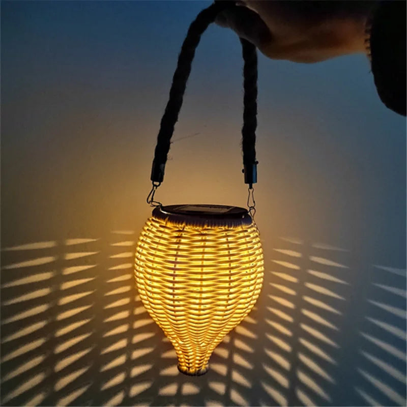 lanterne solaire en rotin pour ambiance extérieure créative - vue 11 sur 23