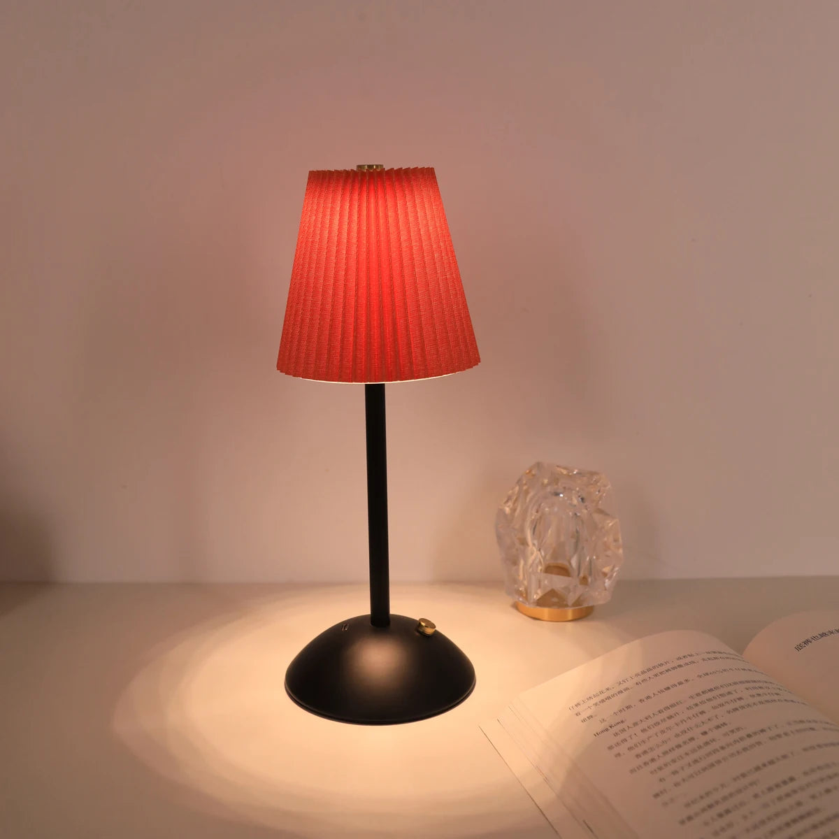 LED Nordic pleated desk lamp charging touch adjustable night light, bedroom sleep light, bar coffee shop decorative light - vue 7 sur 9