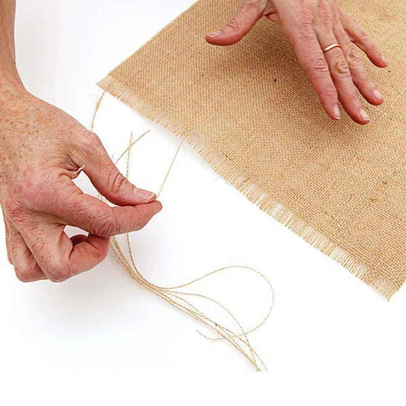 Chemin de table en jute à pompons rustique - vue 2 sur 6