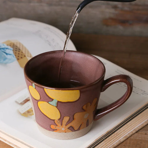 Mug ceramique retro motif floral peint main personnalisable