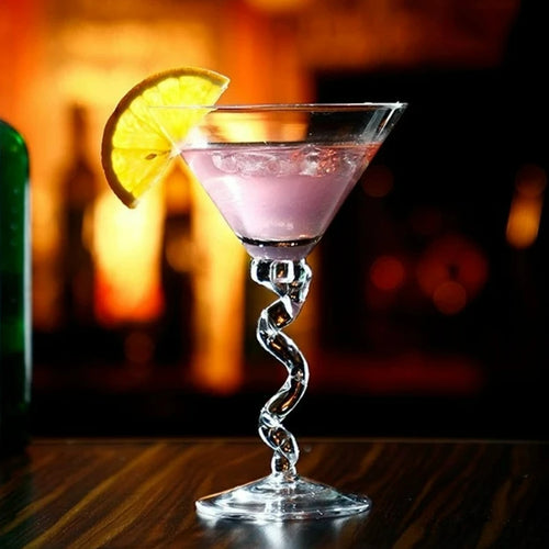 Verres martini incurvés design créatif pour bar maison