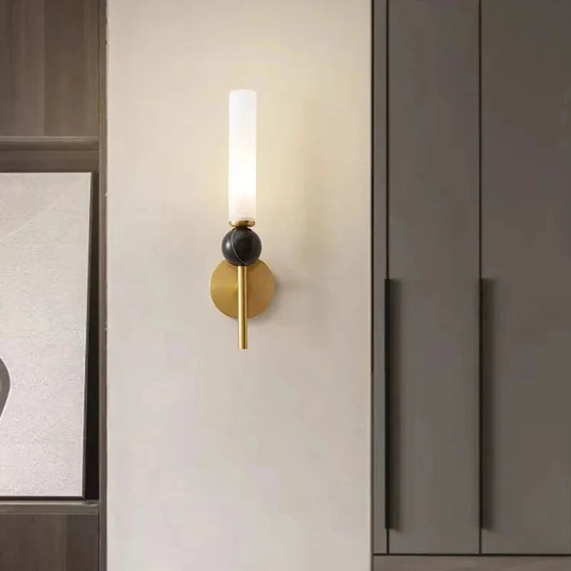 lustre simple et moderne en laiton avec boule de marbre acrylique