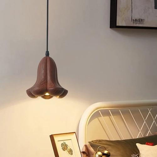 suspension en bois de noyer artisanale pour décoration moderne - vue 3 sur 11