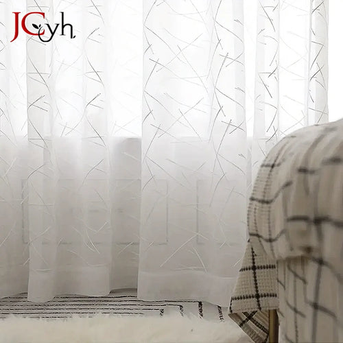 Voilage tulle a motifs rayures style moderne salon