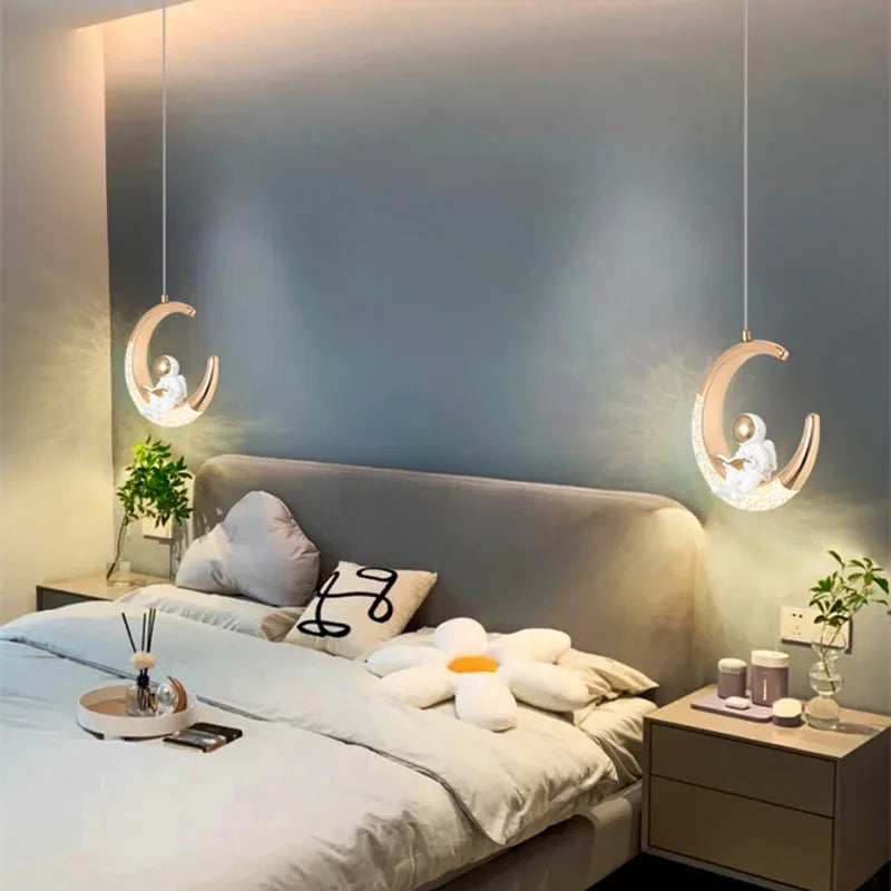 Chambre d'enfant lustre de chevet moderne minimaliste lumière de luxe dessin animé garçon fille chambre lune lampe astronaute petit lustre - vue 4 sur 8
