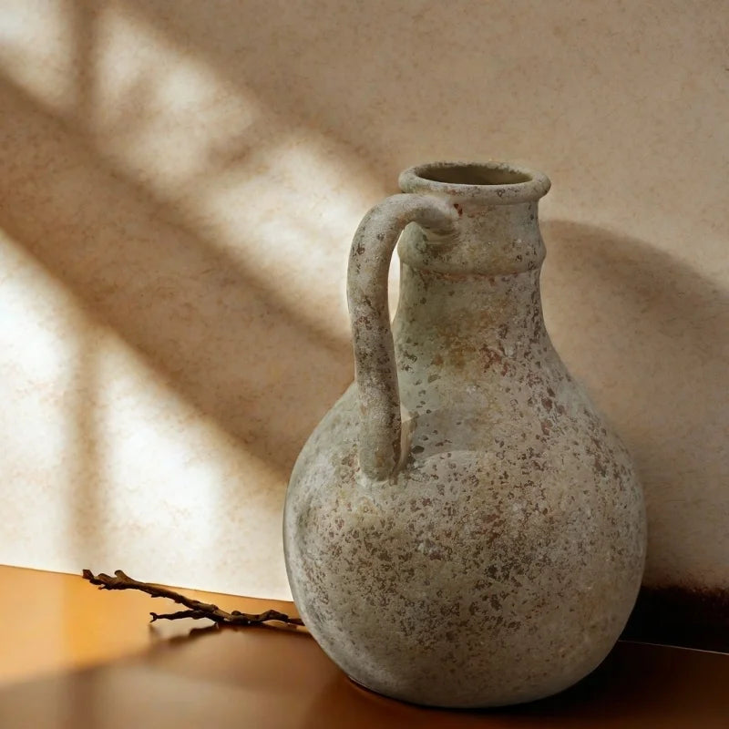 vase en céramique vintage pour décoration intérieure élégante et raffinée