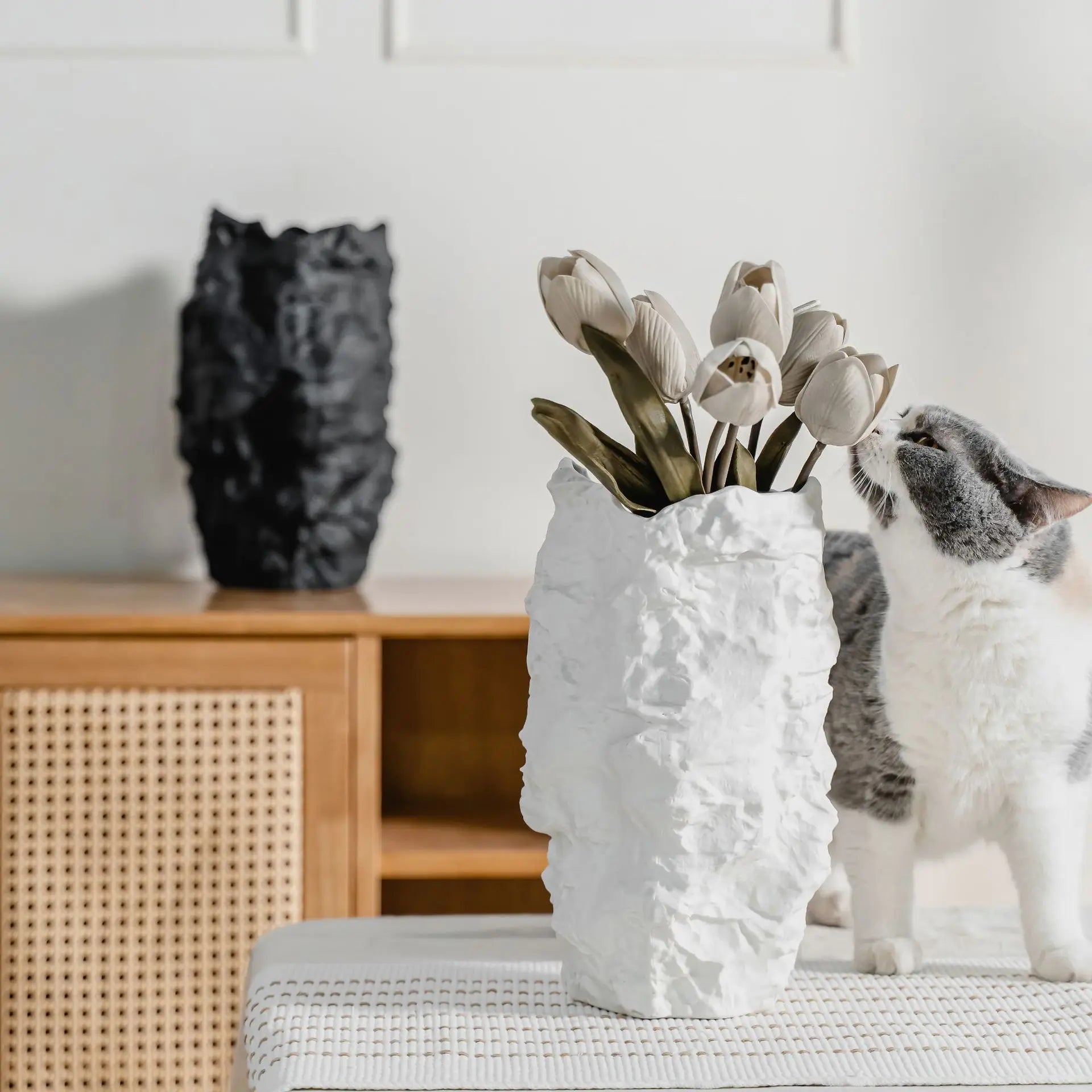vase en céramique artisanale pour fleurs décoratives et arrangements - vue 4 sur 8