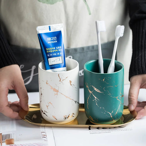 tasse de bain de bouche en marbre doré pour couple et accessoires - vue 3 sur 12