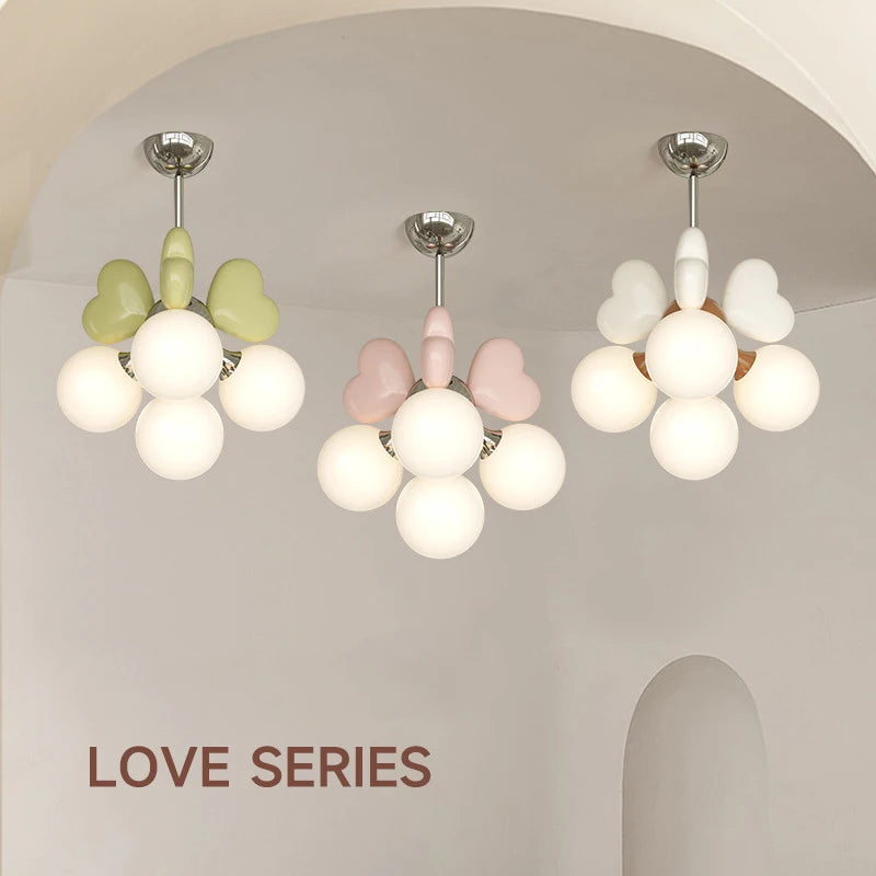 lustre de princesse avec bulle en forme de cœur pour chambre d'enfant - vue 4 sur 11