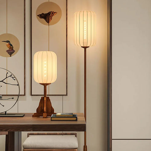 lampadaire style vintage en bois et cuivre pour hôtel et restaurant