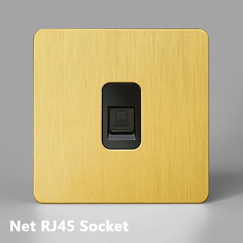 interrupteurs muraux dorés avec port usb et prises