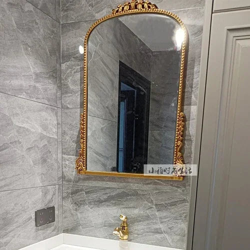 miroir mural vintage artisanal pour décoration intérieure élégante