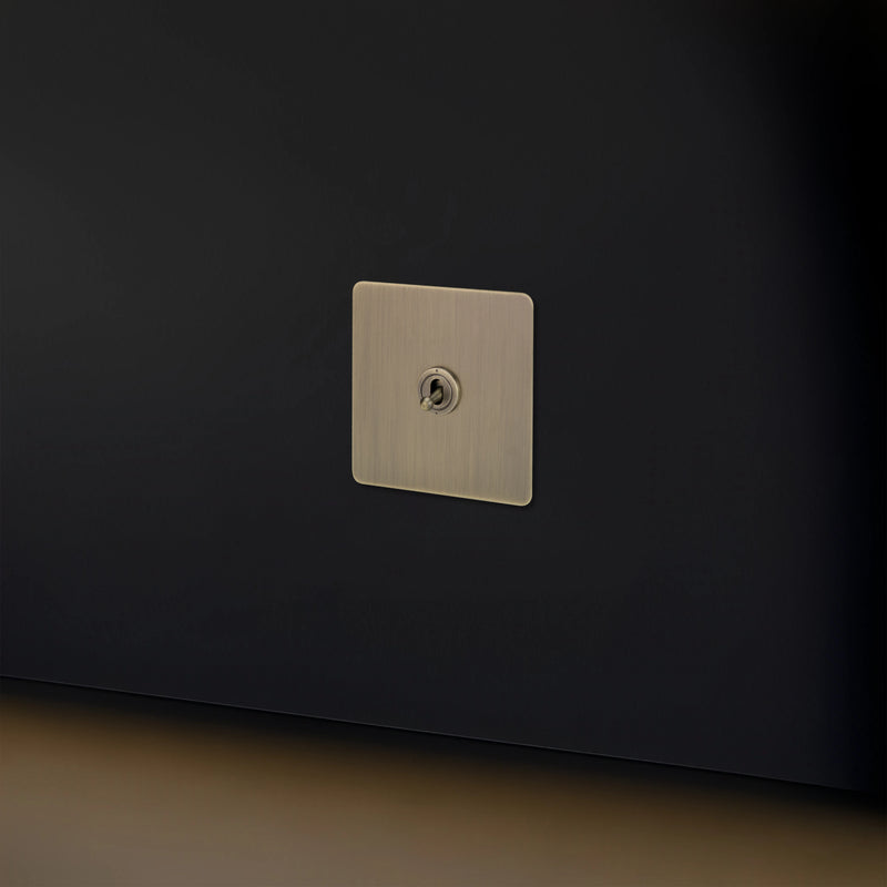 Interrupteur simple 1 voie en acier gris vieilli brossé bords arrondis