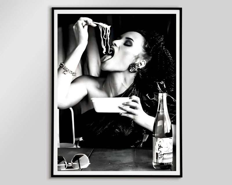 affiche artistique femmes buvant vin et mangeant spaghettis décor mural