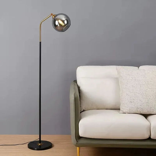 Lampe LED sur pied en verre au design nordique moderne