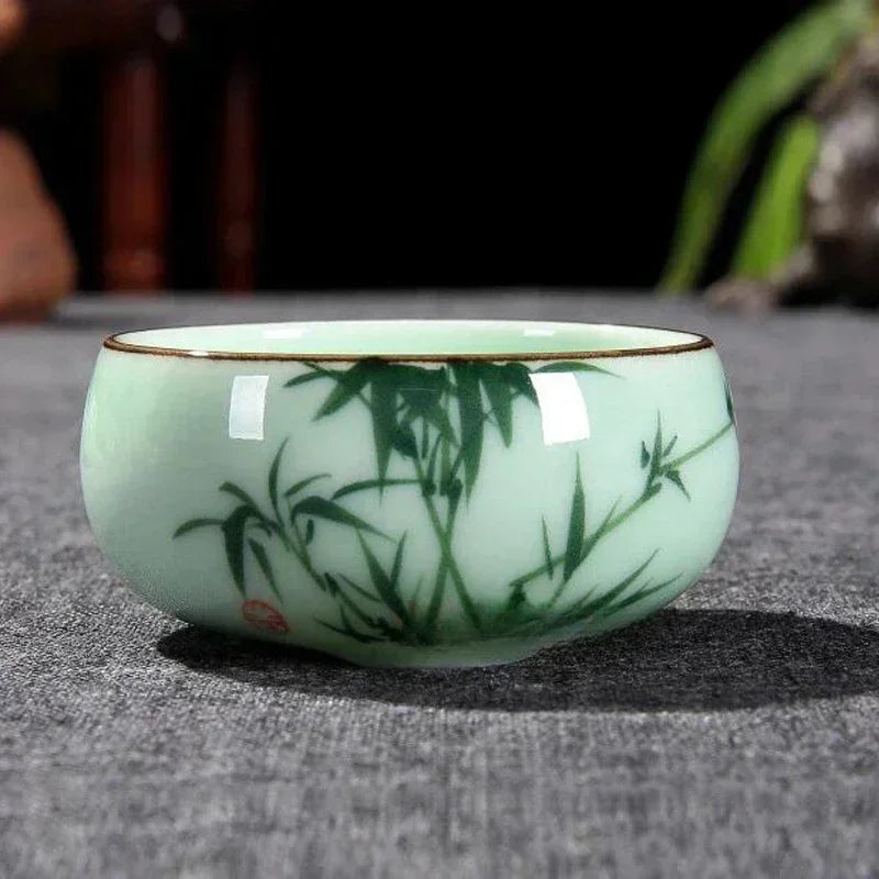 tasse à thé céladon peinte à la main avec lotus et carpe - vue 8 sur 9