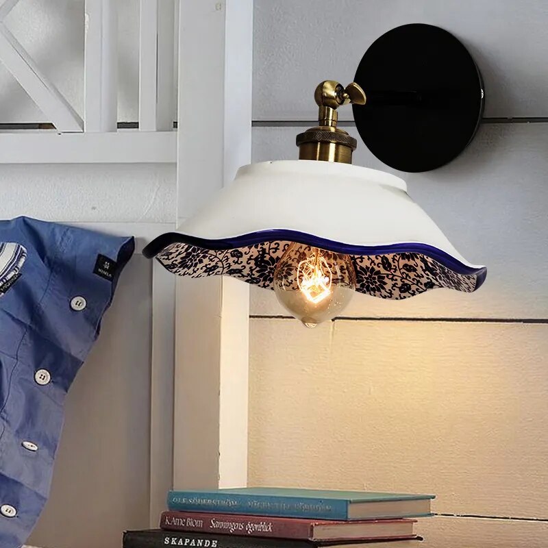 Applique murale moderne en porcelaine bleue et blanche - vue 6 sur 9