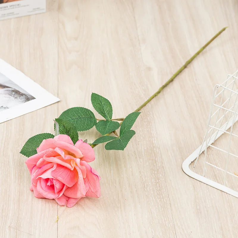 branche de rose artificielle réaliste pour décoration et photographie