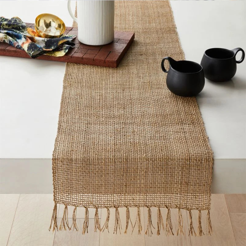Chemin de table en jute à pompons rustique