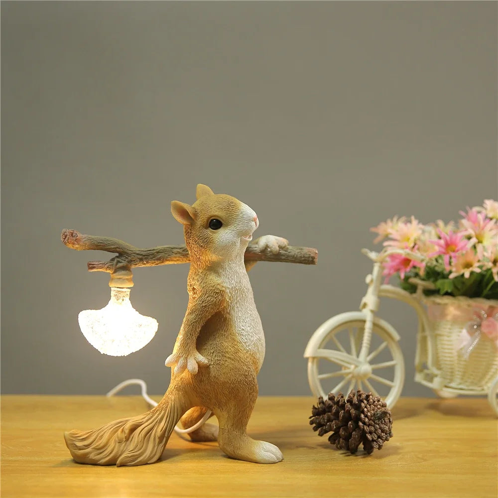 lampe de table écureuil en résine petite veilleuse décorative enfant - vue 3 sur 8