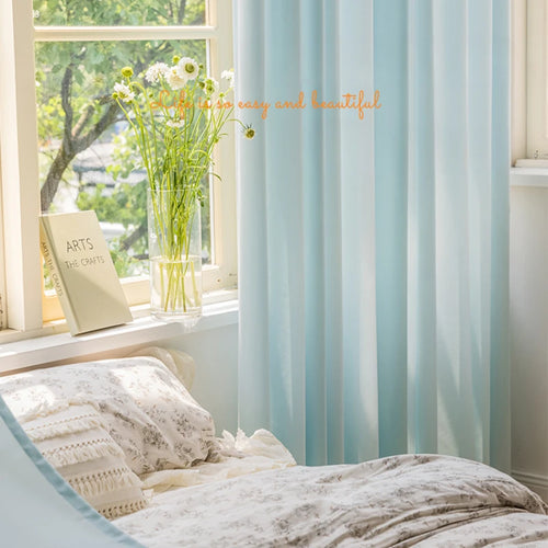 Rideau minimaliste translucide isolant pour salon ou chambre