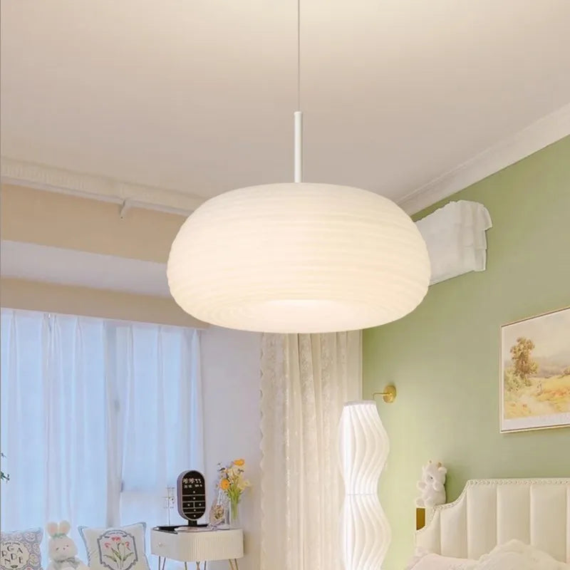 Suspension LED au design nordique minimaliste à rayures crème et pommes