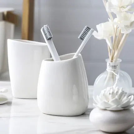ensemble daccessoires en céramique pour salle de bain élégant et pratique - vue 4 sur 10