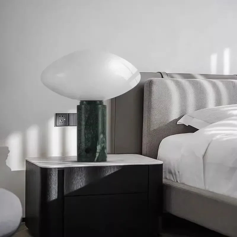lampe à poser en marbre avec boule de verre design danois - vue 4 sur 8